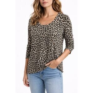 Chico’s Size 2 Leopard Print Knit Top Large 21” PTP Long Sleeve Scoop Neck